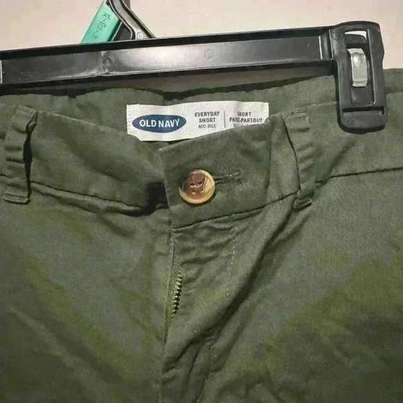 Old navy Mid-Rise Twill Everyday Shorts  - 5-inch inseam Size 10 - Picture 3 of 4